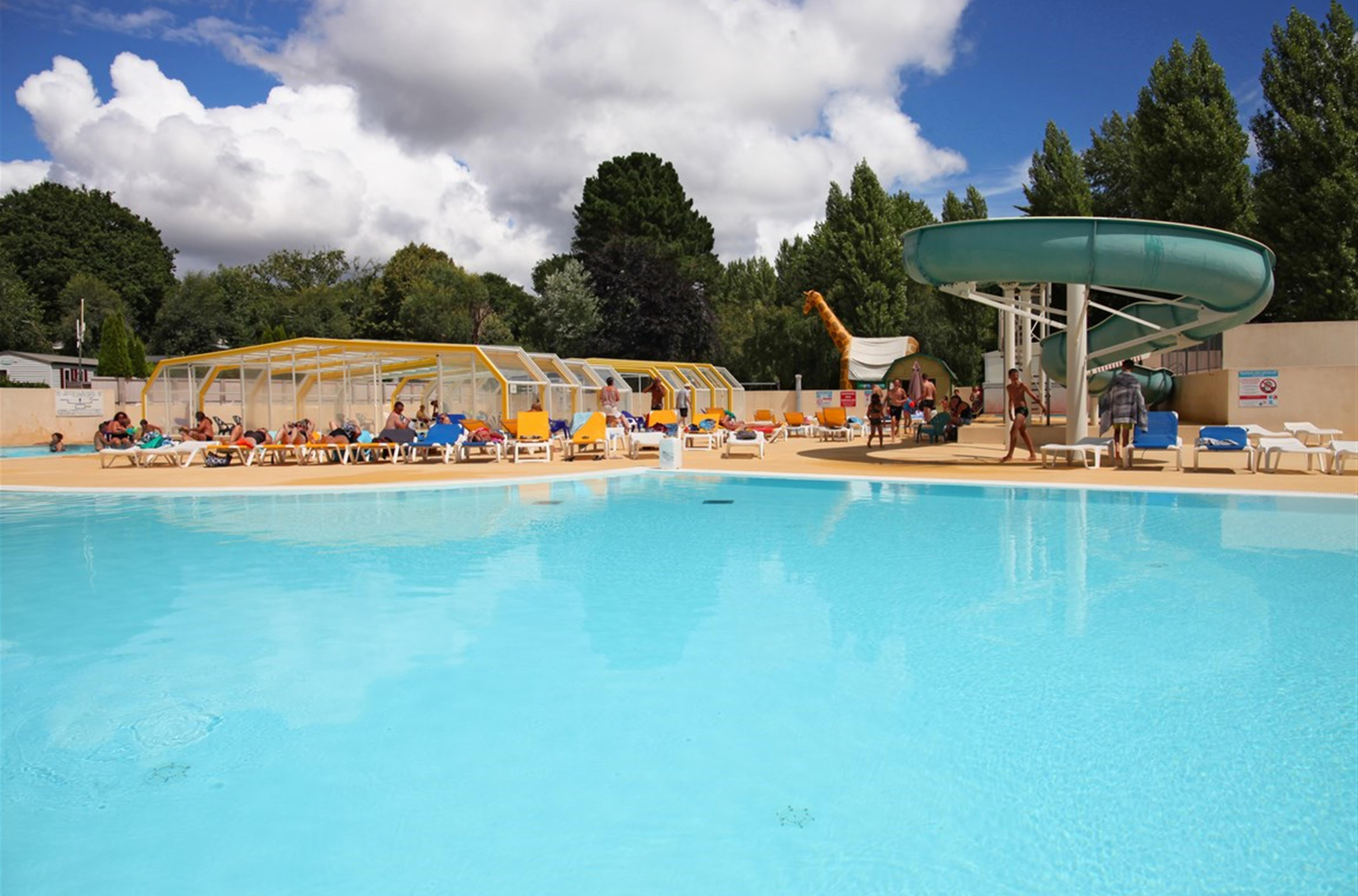 Swimming-pool in Campsite de la Plage in Benodet