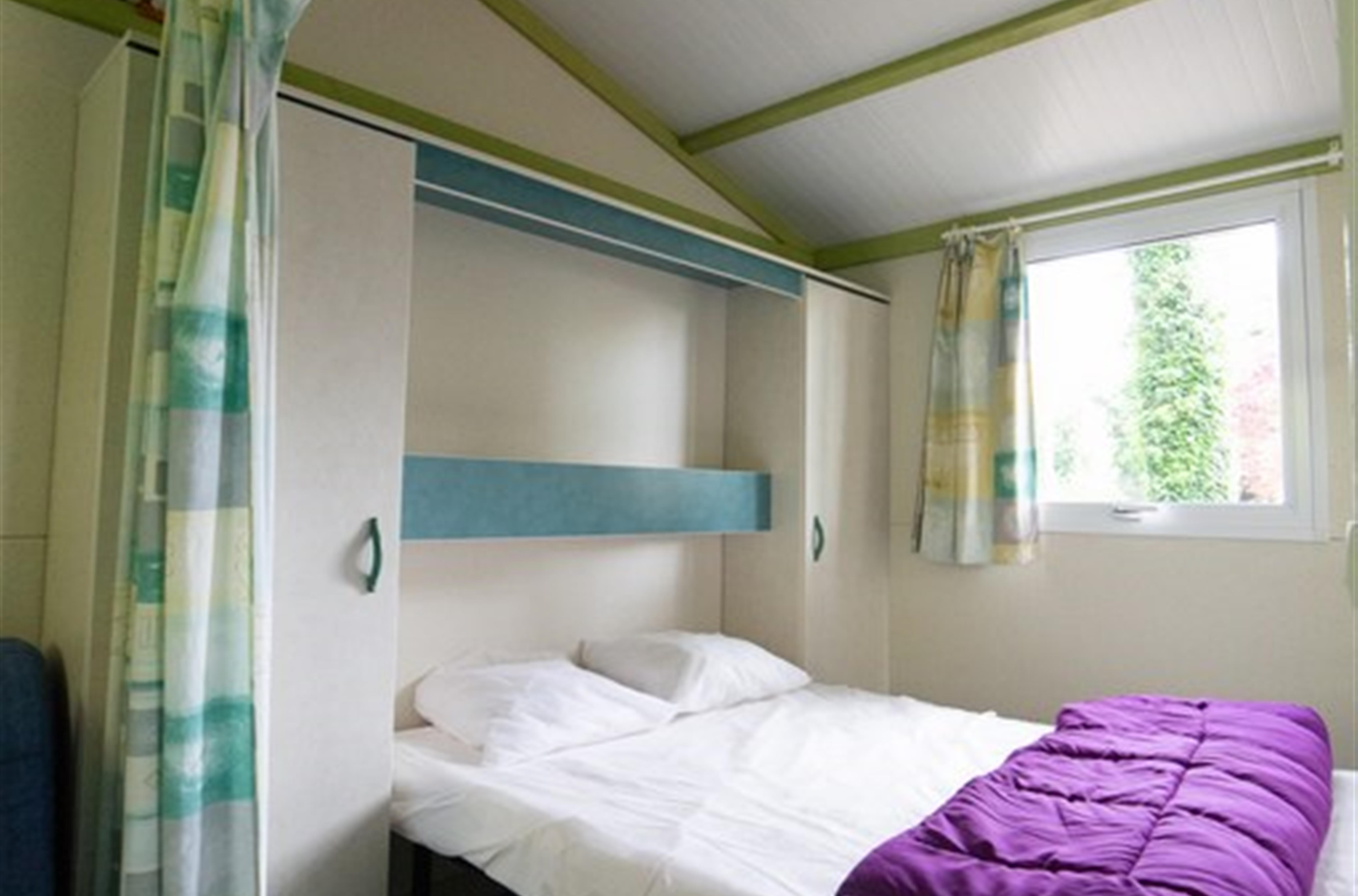 bedroom n°1 with 1 double bed