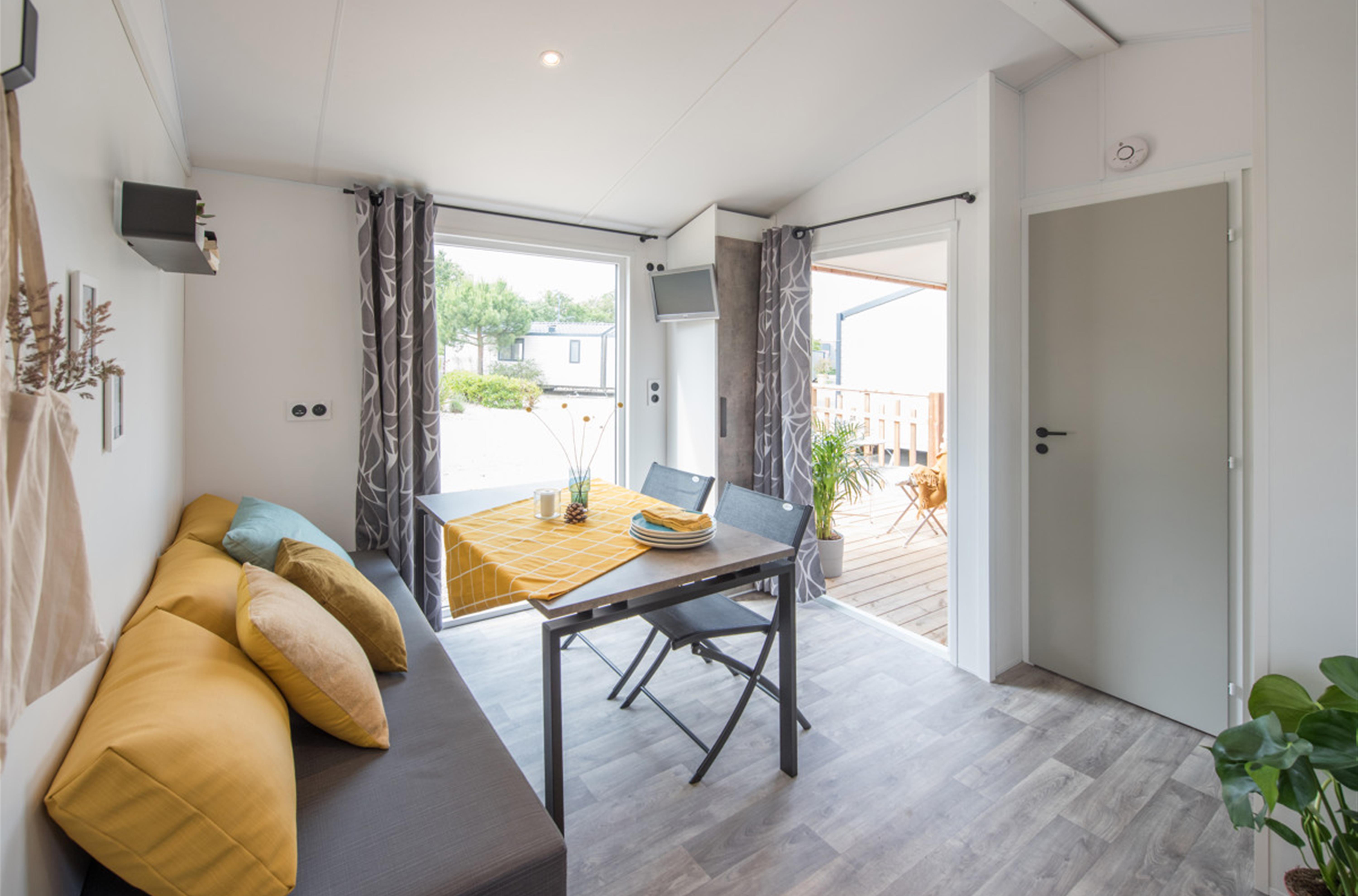Living-room in chalet "Club" Campsite de la plage 29950 Benodet