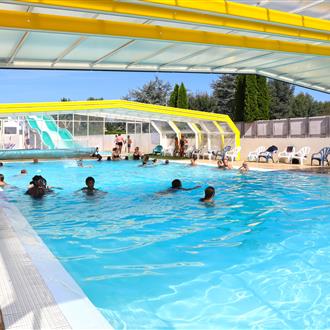 Indoor swimming pool in Campsite de la plage Benodet