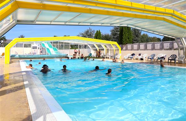 Indoor swimming pool in Campsite de la plage Benodet