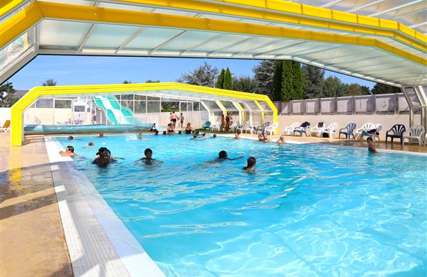 Indoor swimming pool in Campsite de la plage in Benodet